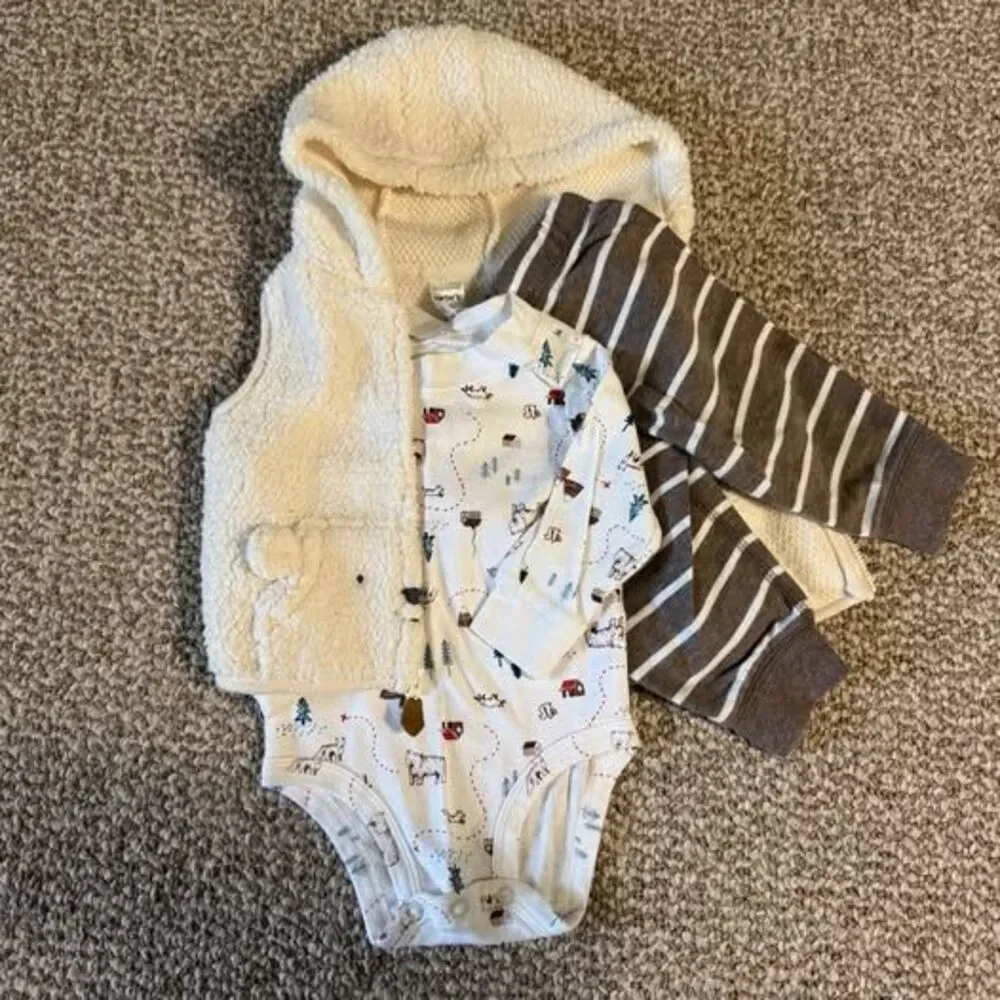 Carter's Baby Boy 3-Piece Set Sherpa Bear Vest Woodland Bodysuit 6 Months